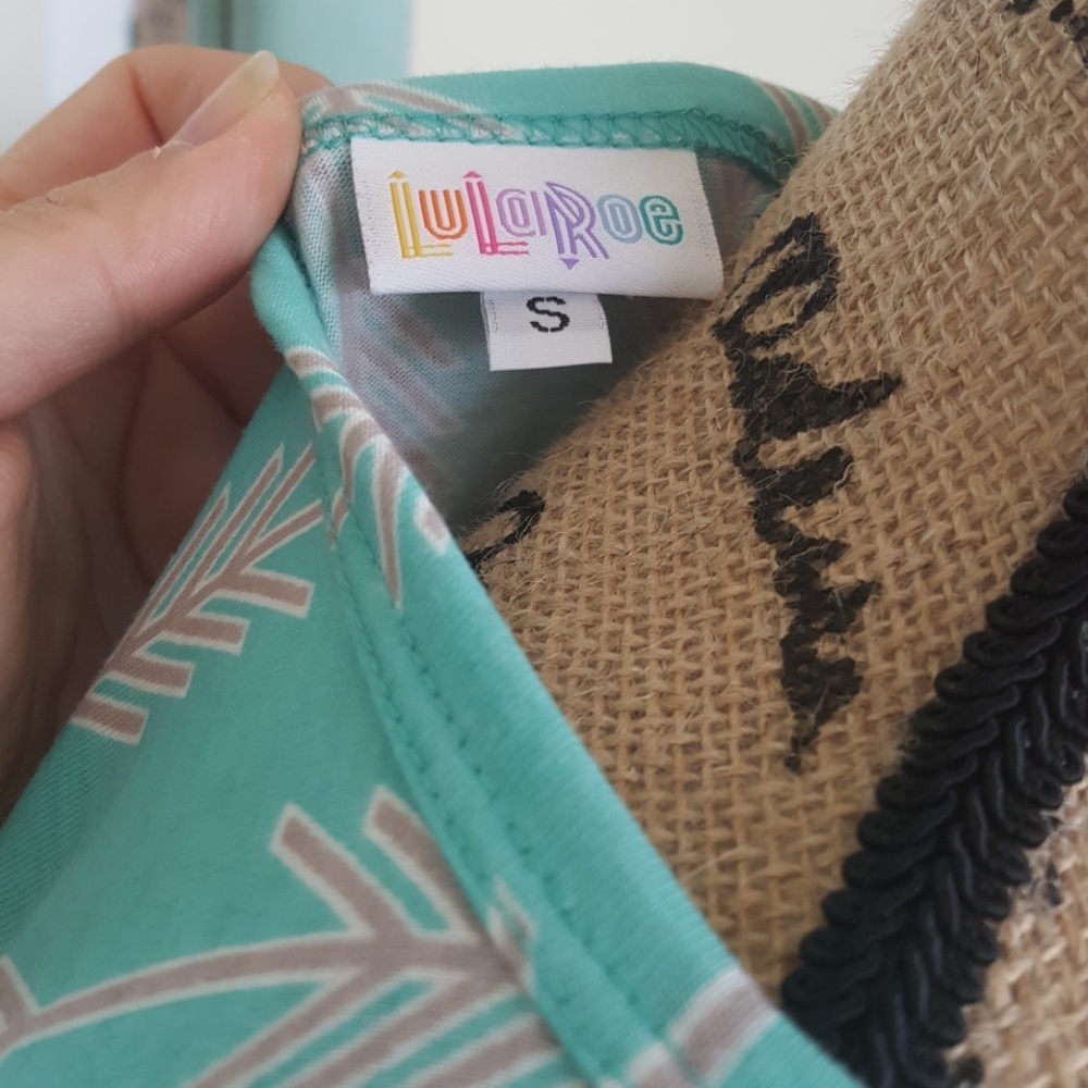 Lularoe stunning Arrow Julia NWT - Picture 3 of 3